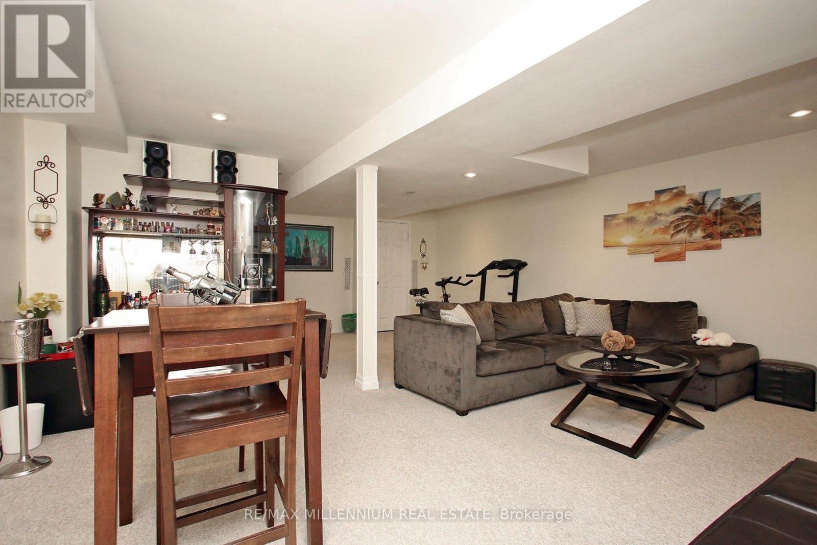 #20 20 KENWOOD DRIVE - 27