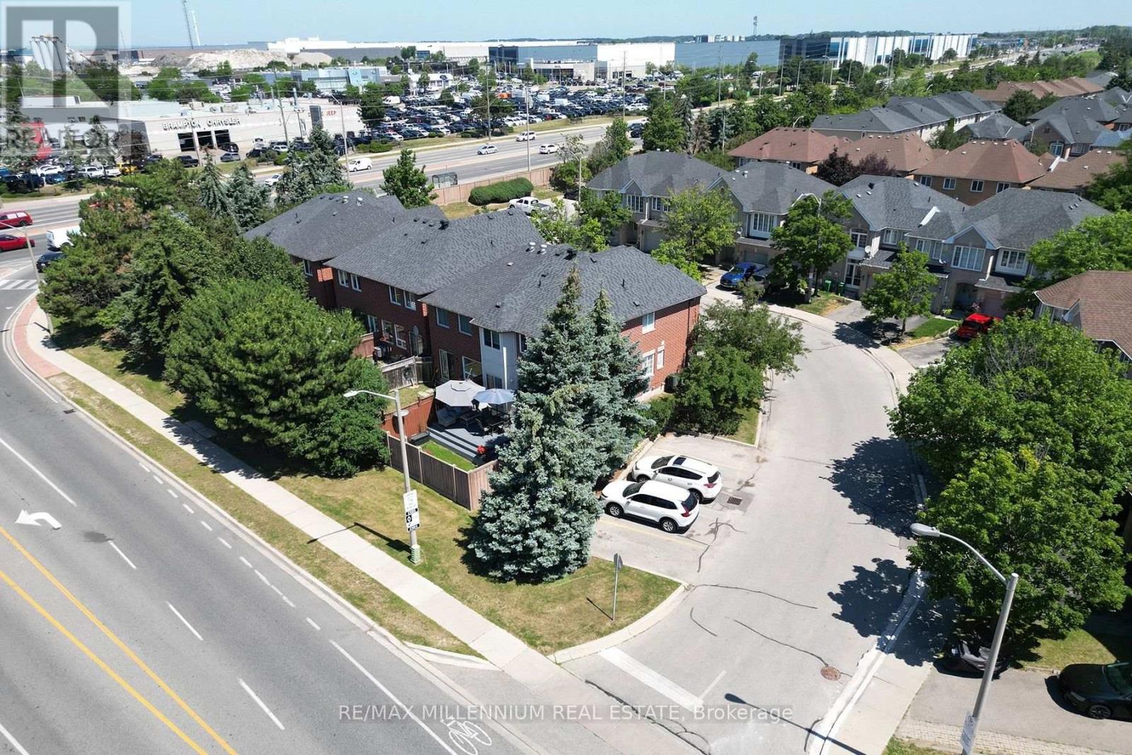 #20 20 KENWOOD DRIVE - 32