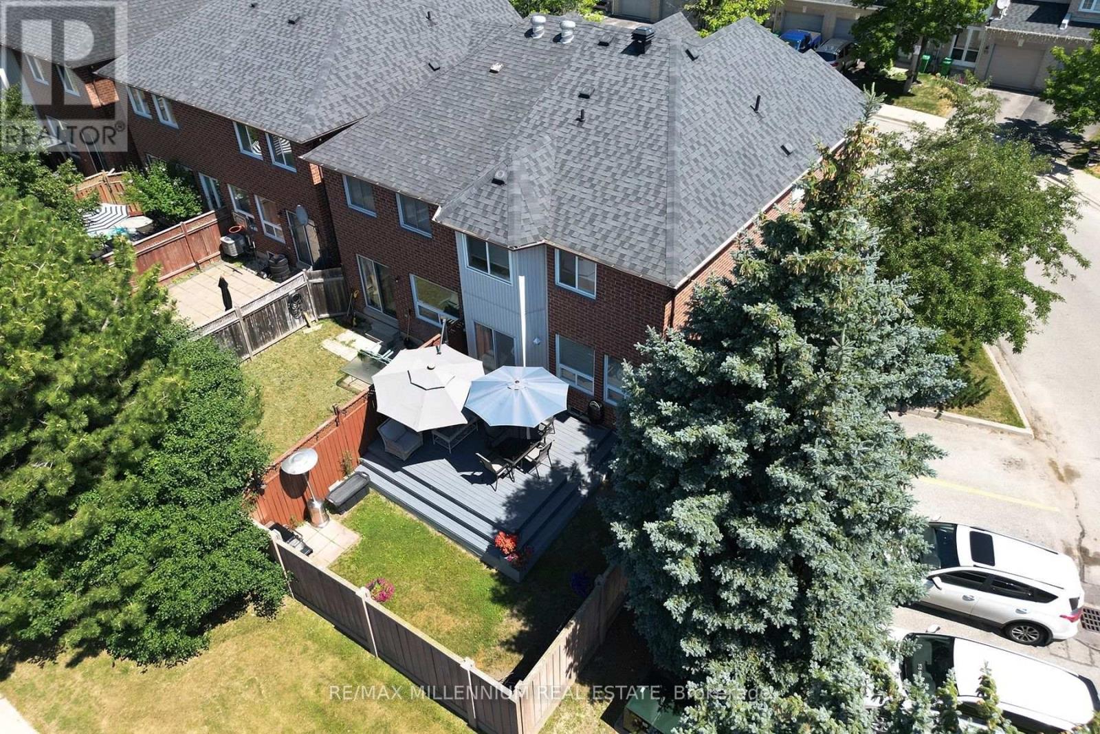 #20 20 KENWOOD DRIVE - 33