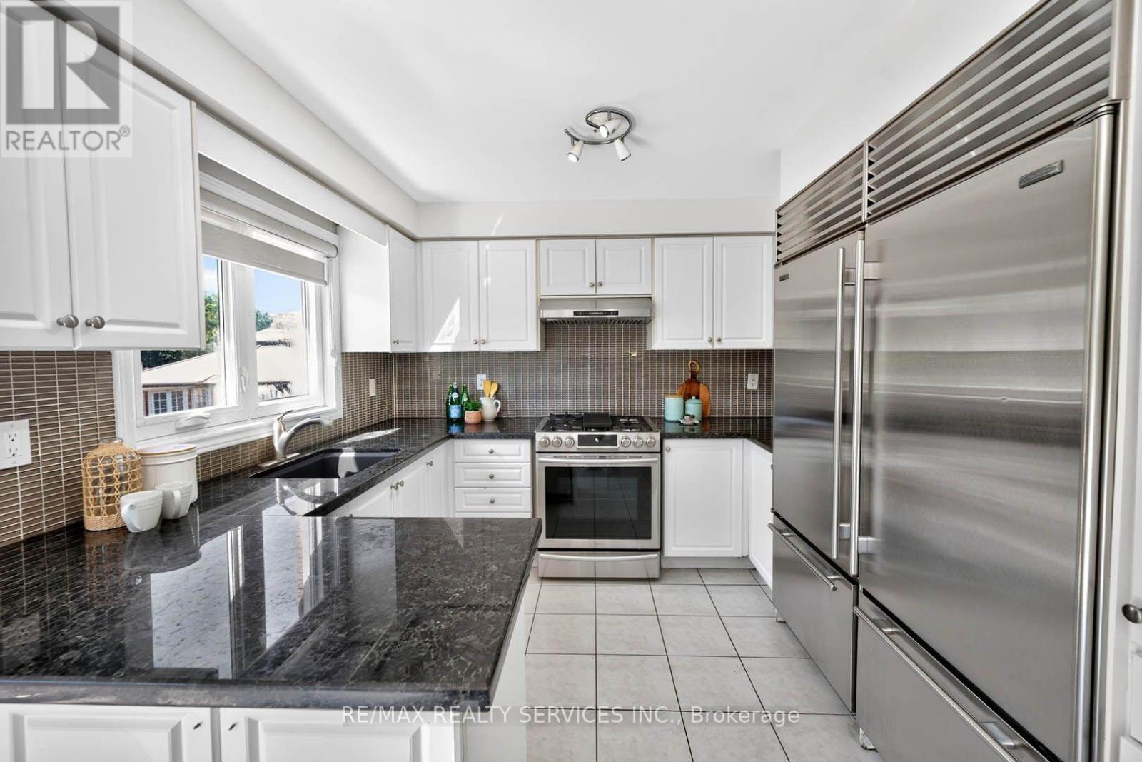 38 DEERGLEN DRIVE - 14