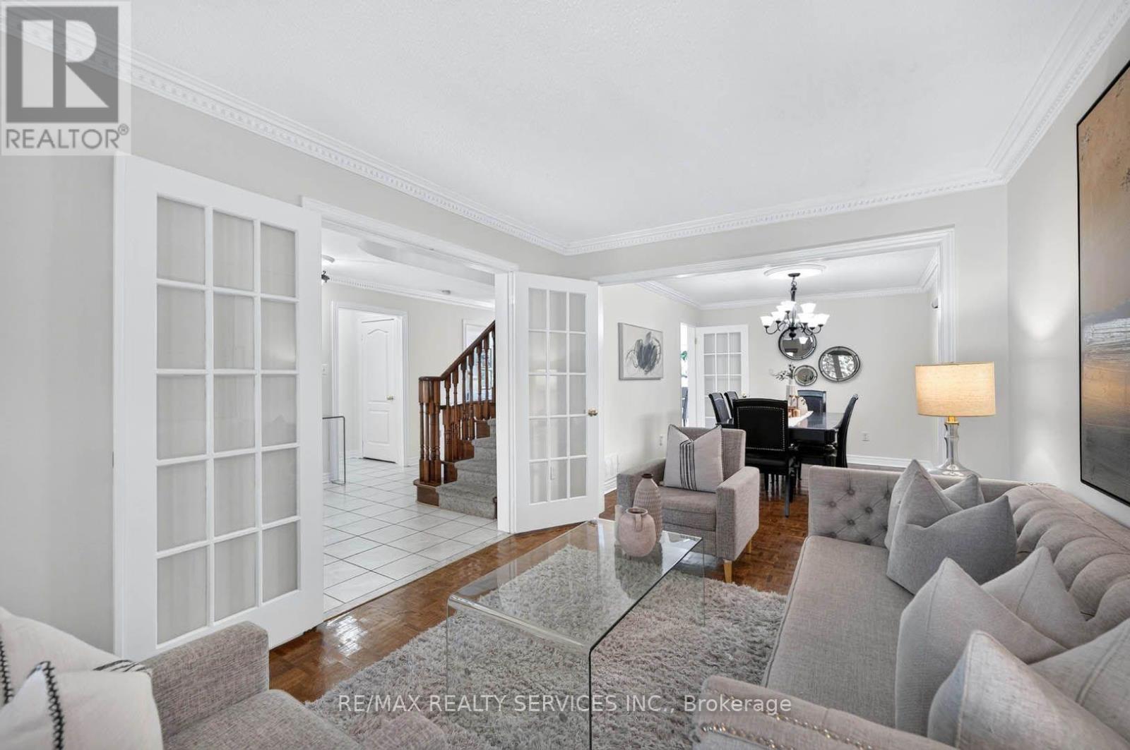 38 DEERGLEN DRIVE - 19