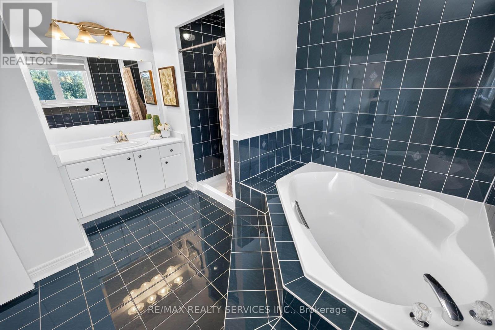 38 DEERGLEN DRIVE - 27