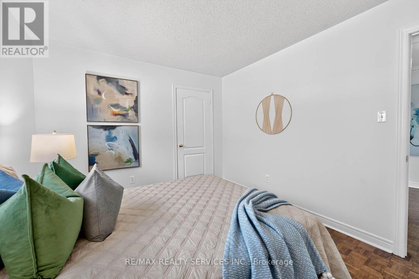 38 DEERGLEN DRIVE - 36
