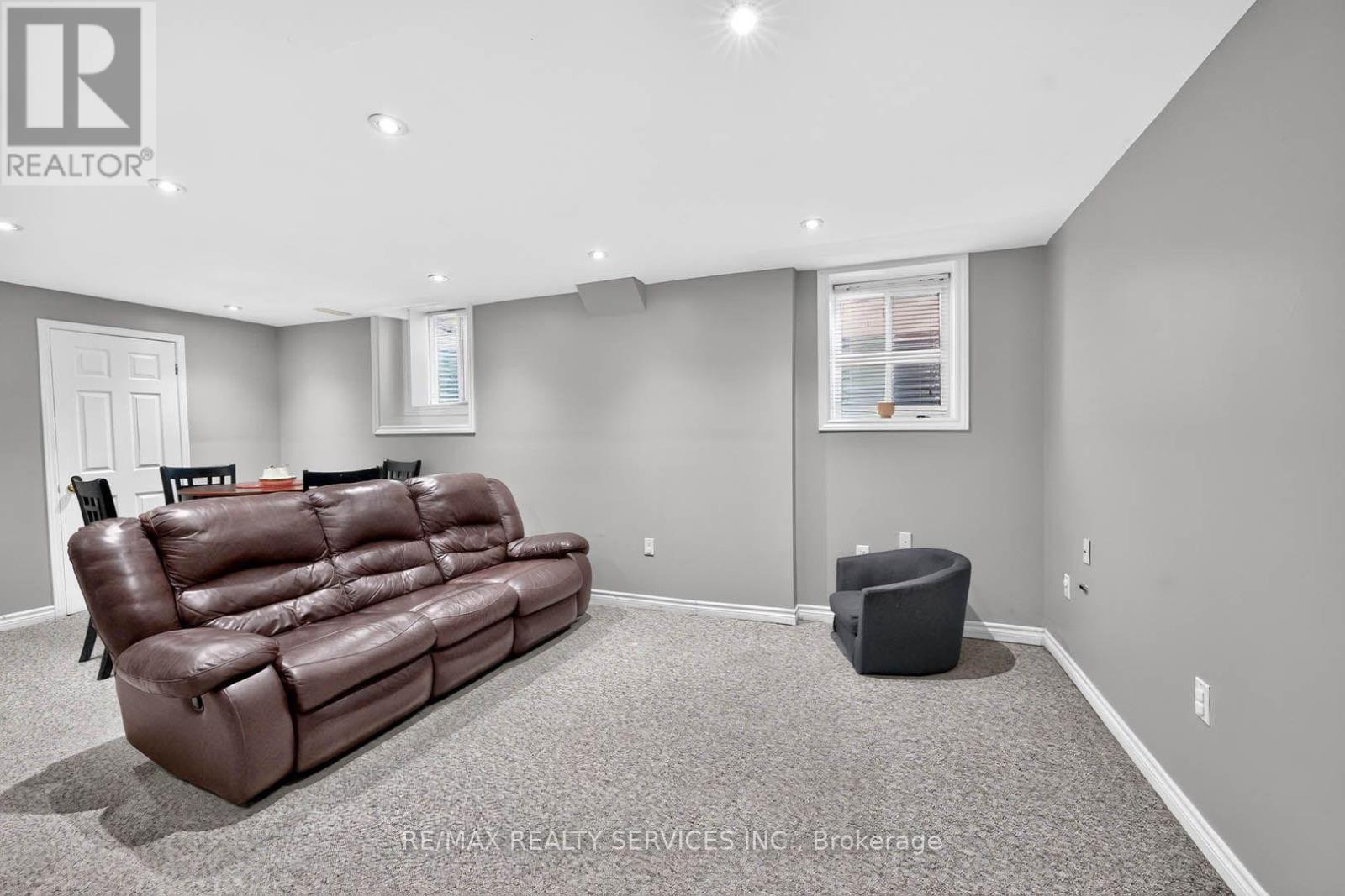 38 DEERGLEN DRIVE - 41