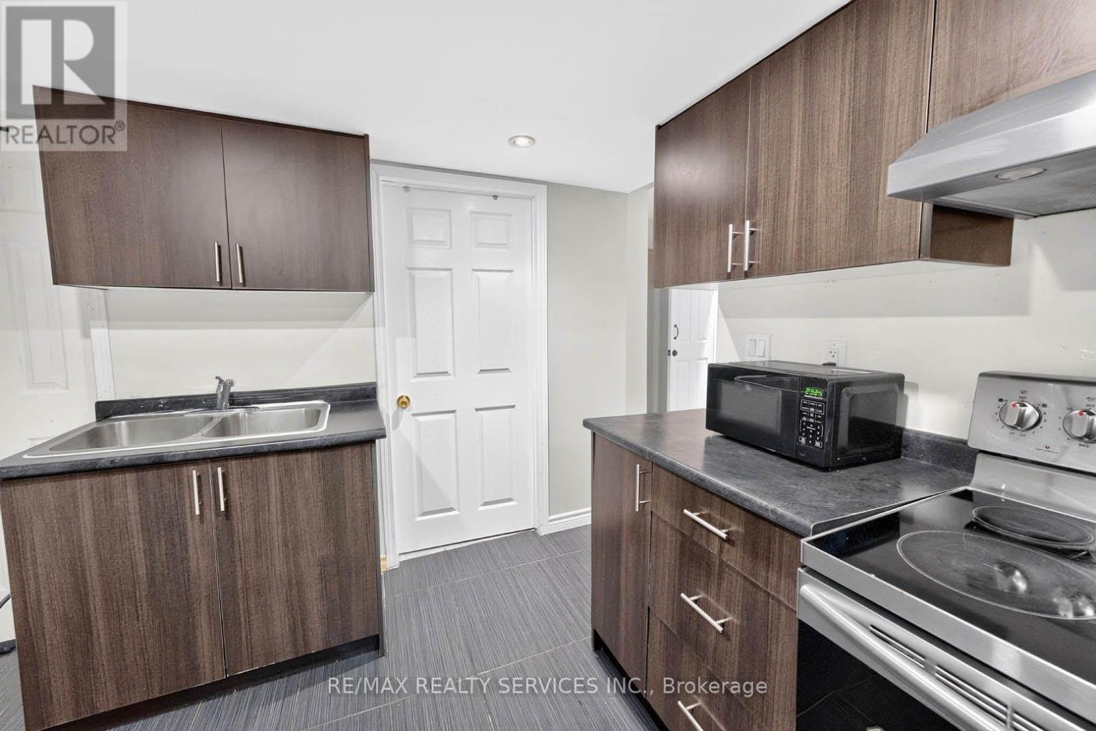 38 DEERGLEN DRIVE - 43
