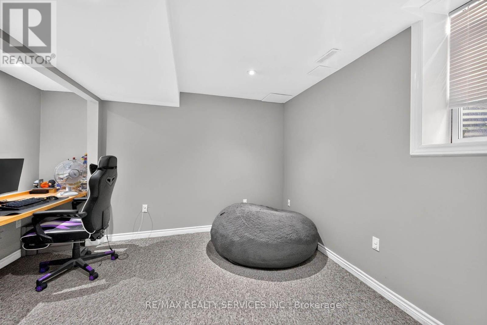 38 DEERGLEN DRIVE - 44