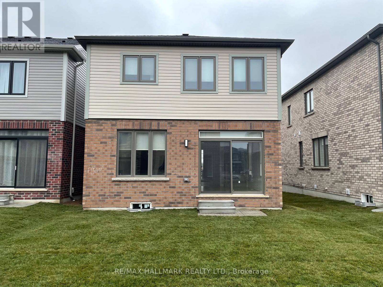 16 CROSSMORE CRESCENT - 22