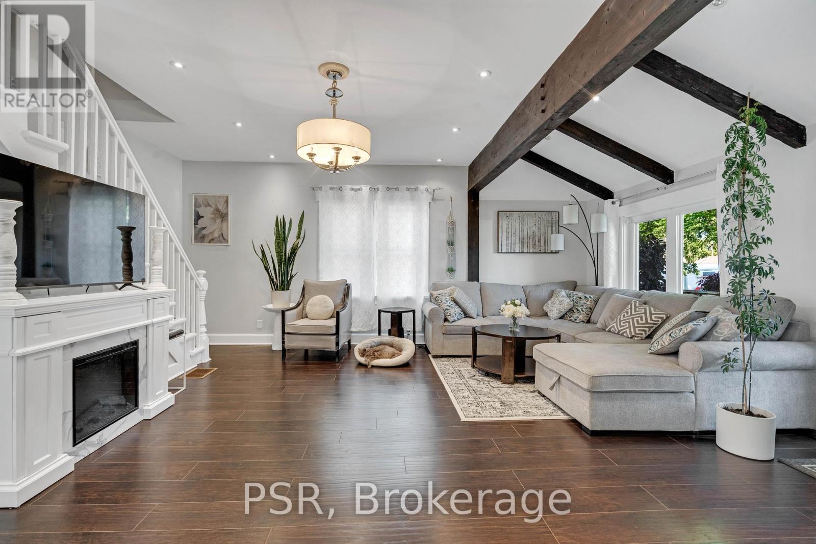 505 MAIN STREET E - 14