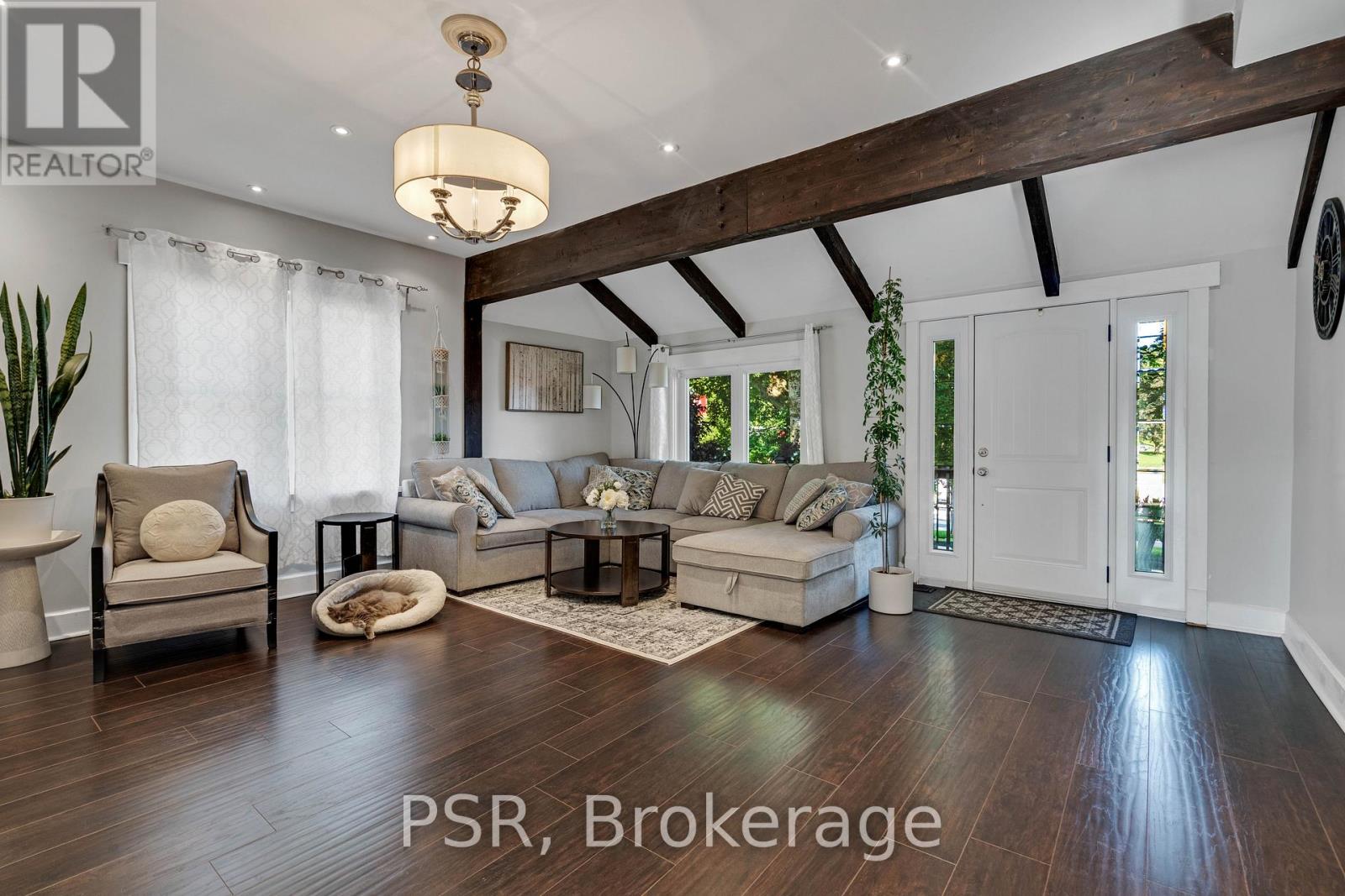 505 MAIN STREET E - 15