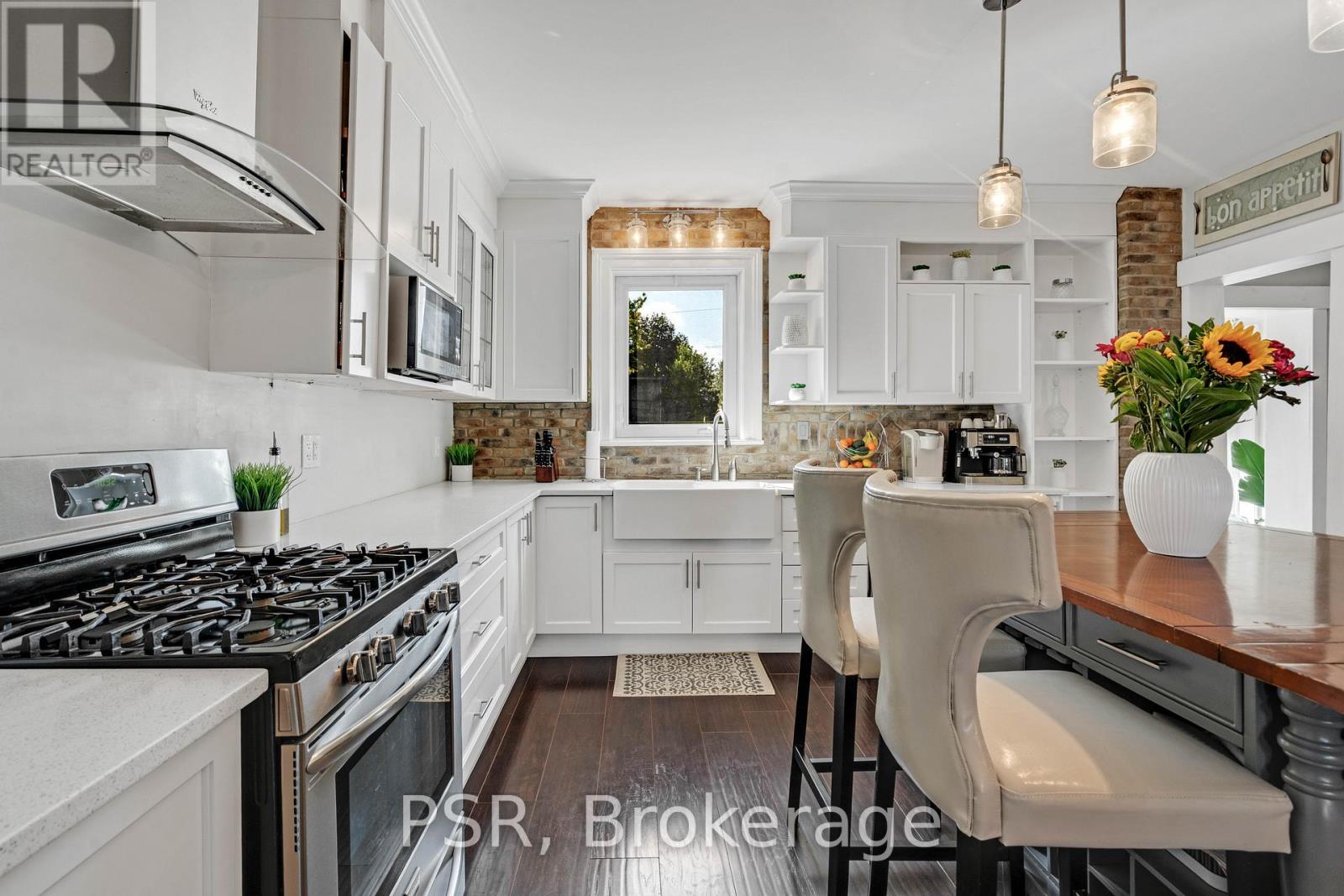 505 MAIN STREET E - 18