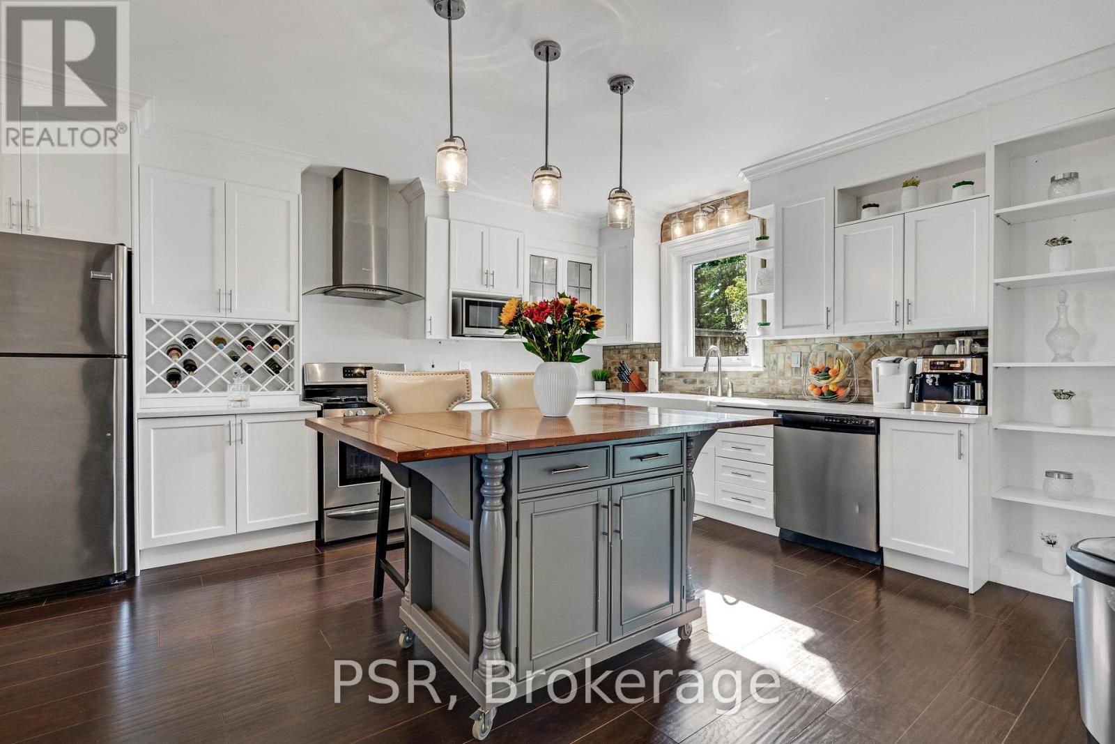 505 MAIN STREET E - 22