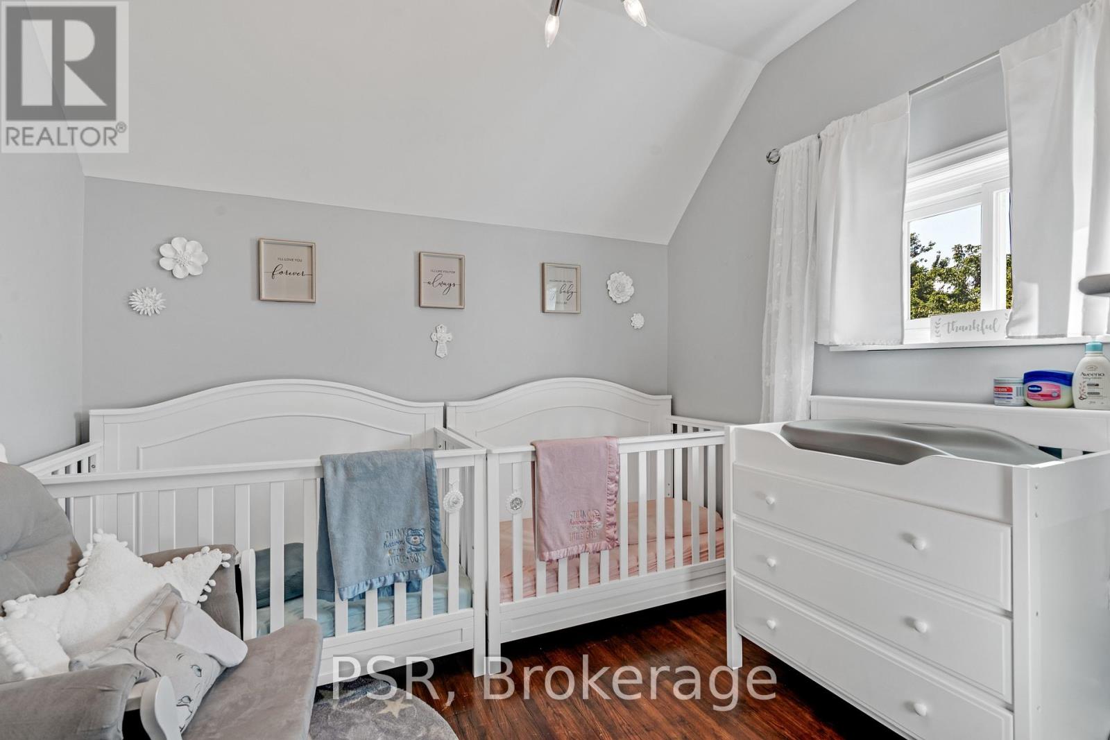 505 MAIN STREET E - 27