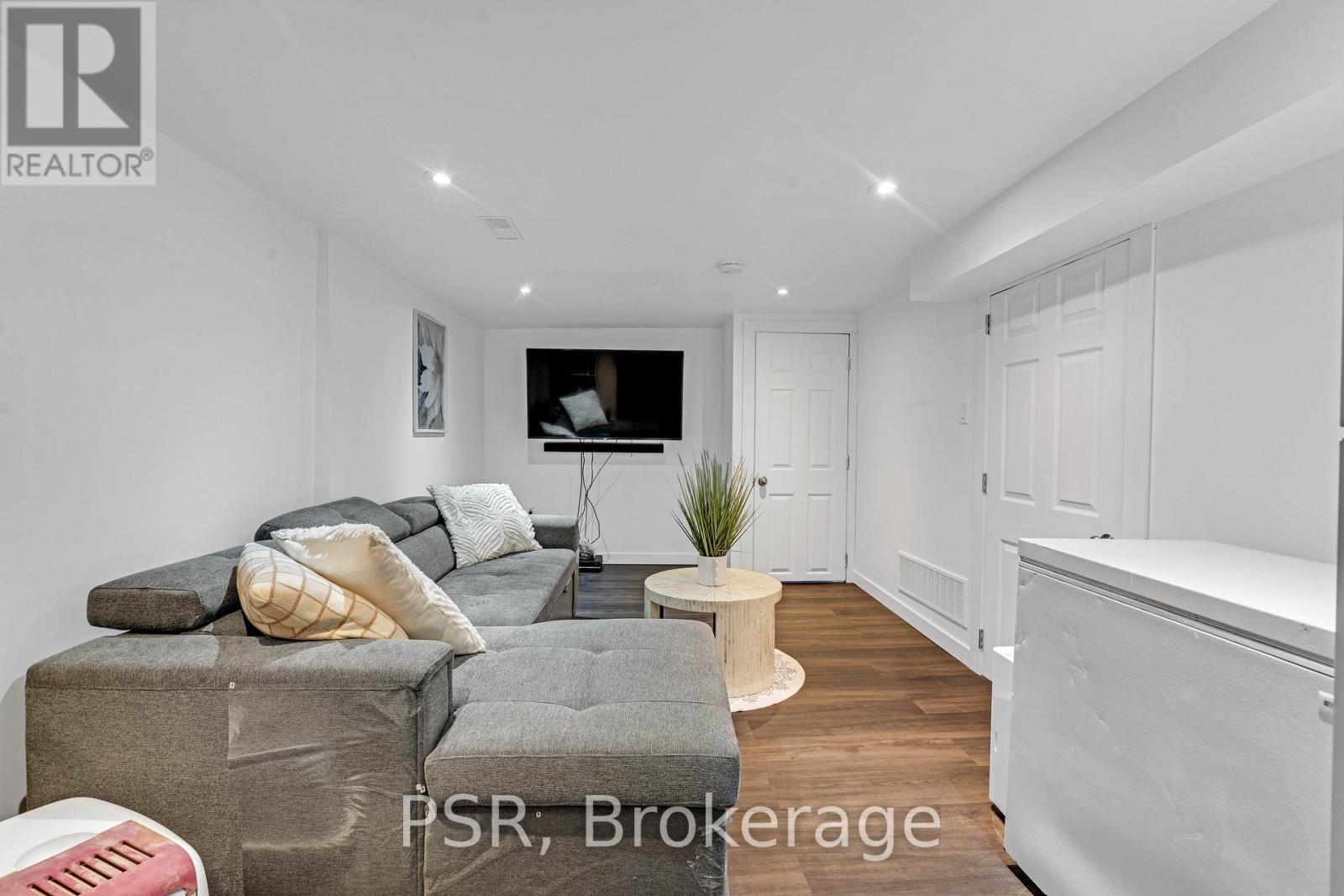 505 MAIN STREET E - 32