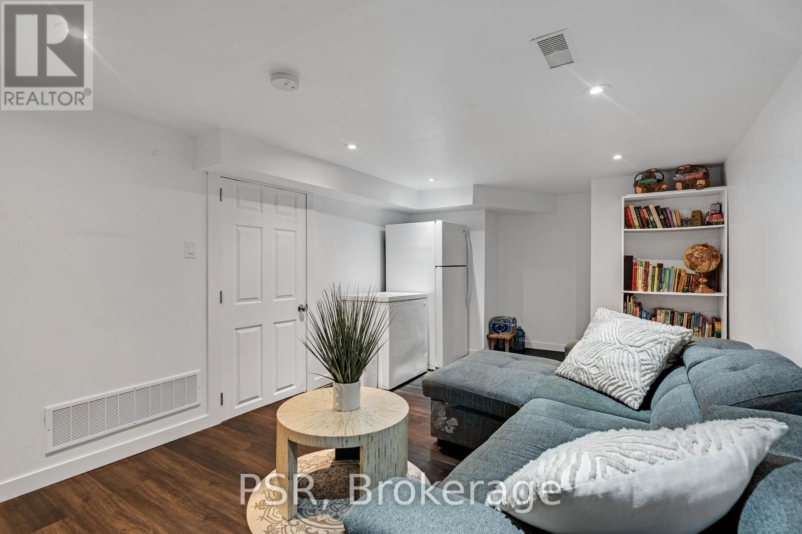 505 MAIN STREET E - 33