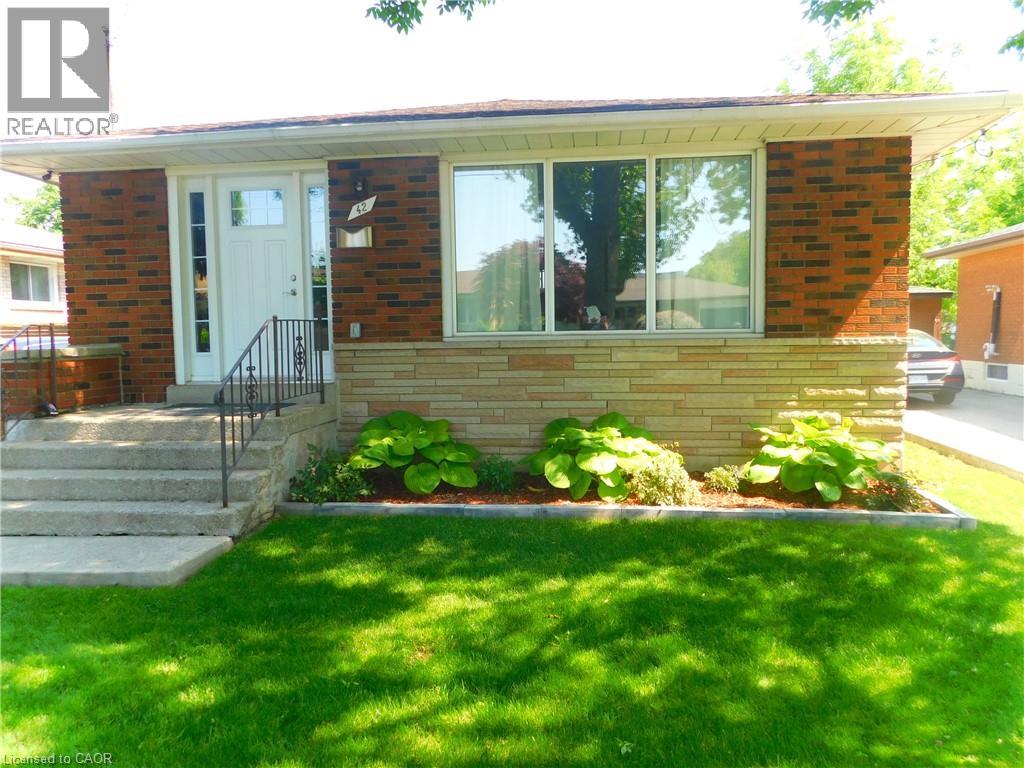 42 ATWATER Crescent - 1