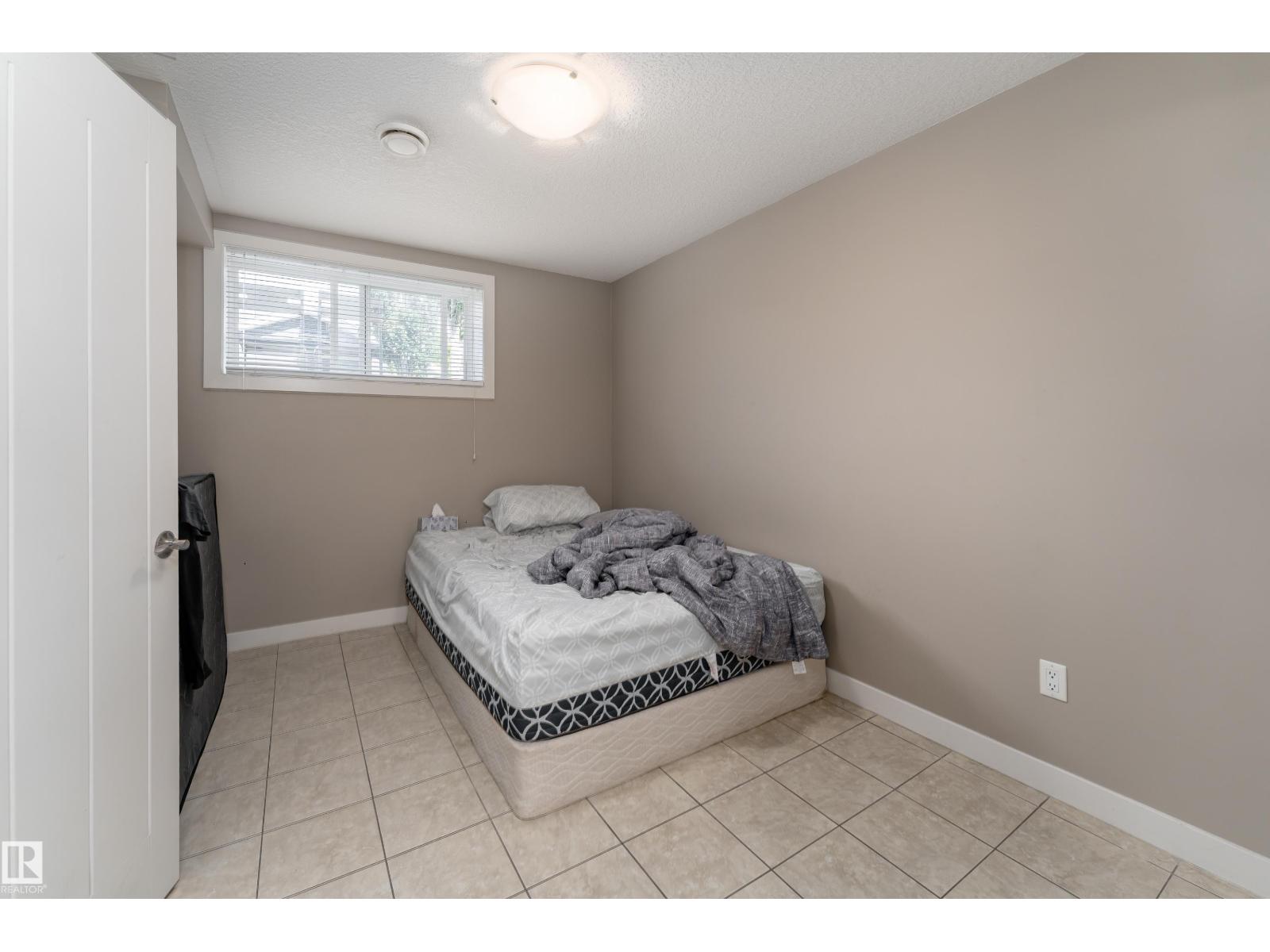 12847 86 ST NW - 36