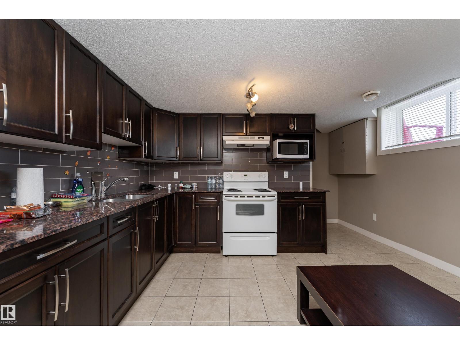12847 86 ST NW - 41