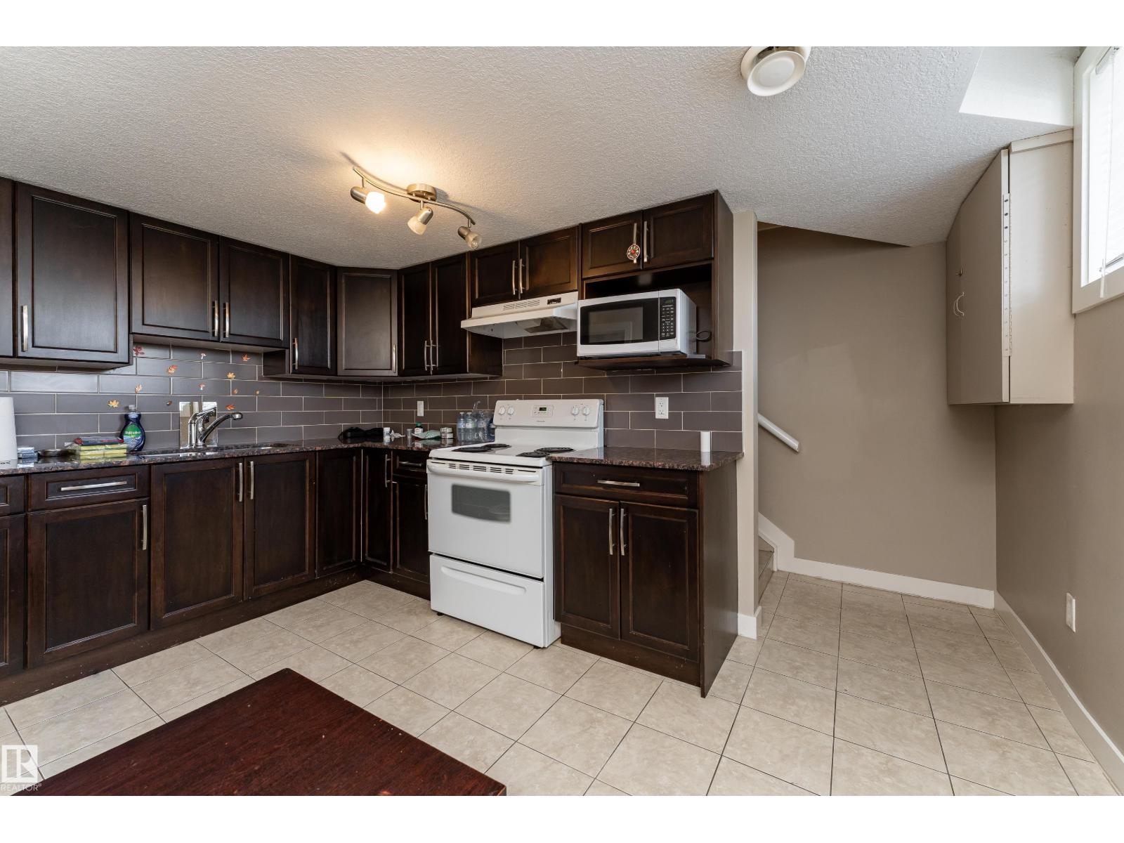 12847 86 ST NW - 42