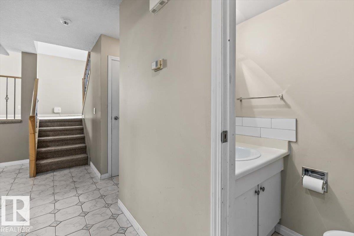 5512 19A AV NW - 10