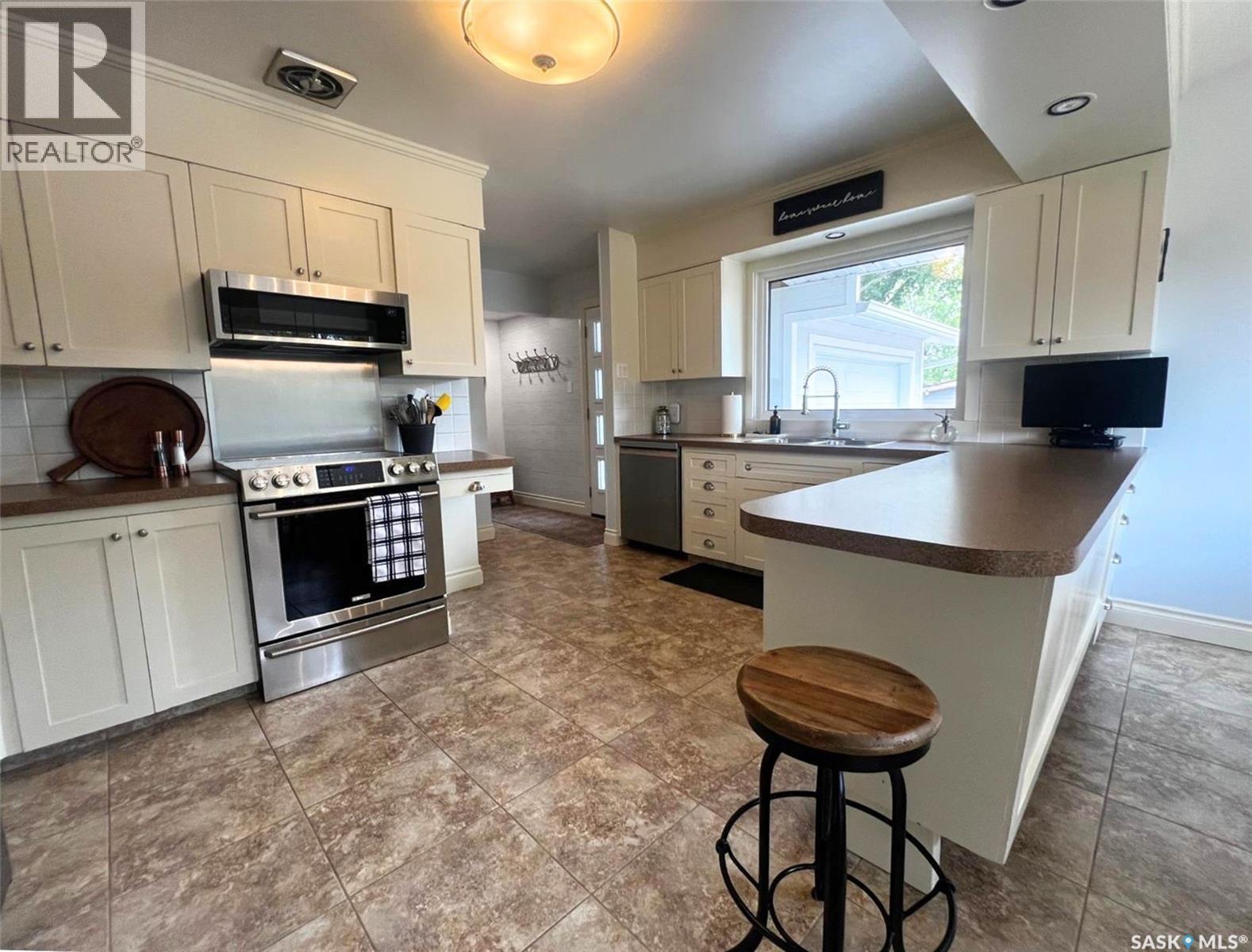 1183 George STREET E - 10