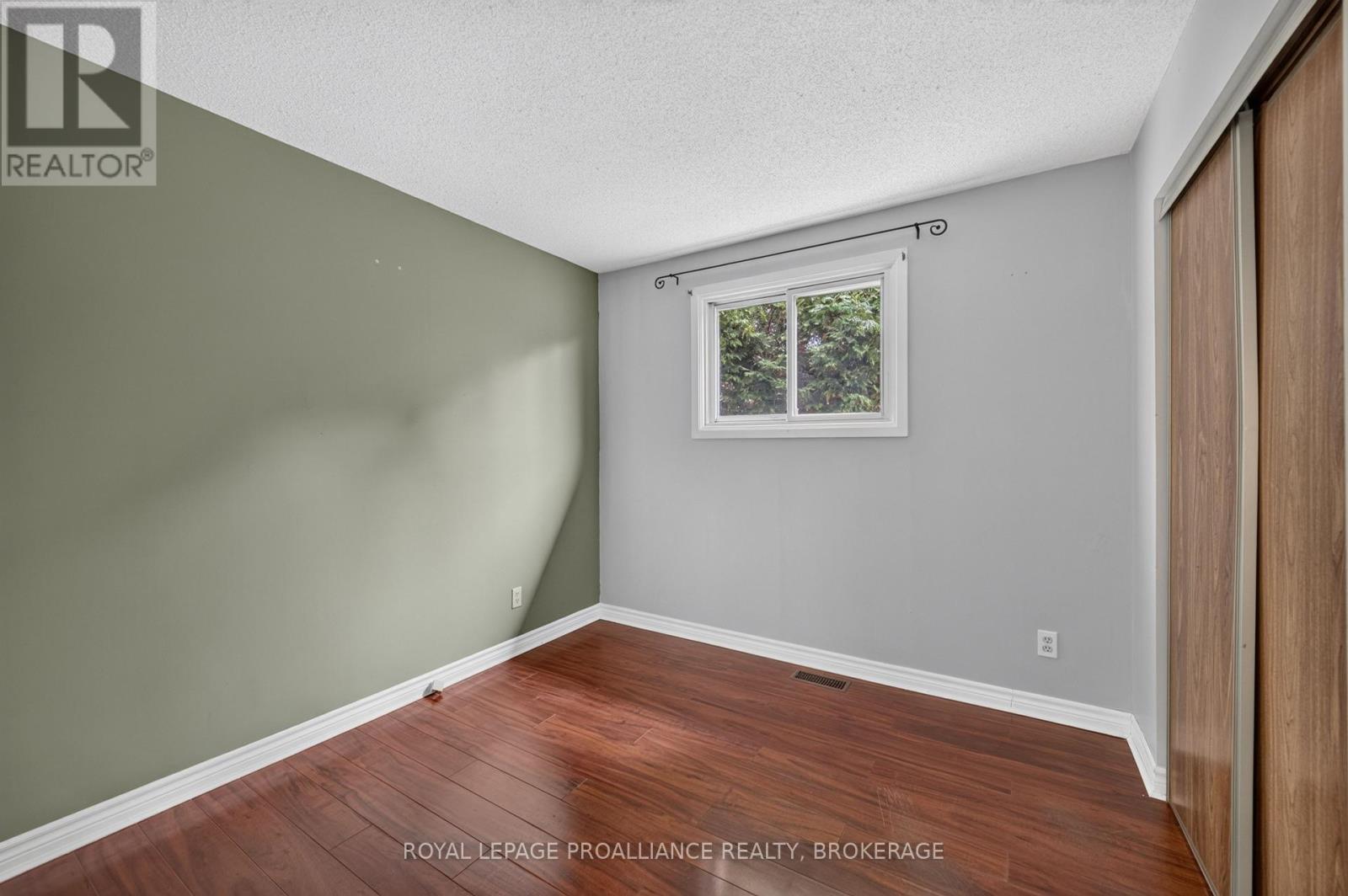585 GAVIN COURT - 17