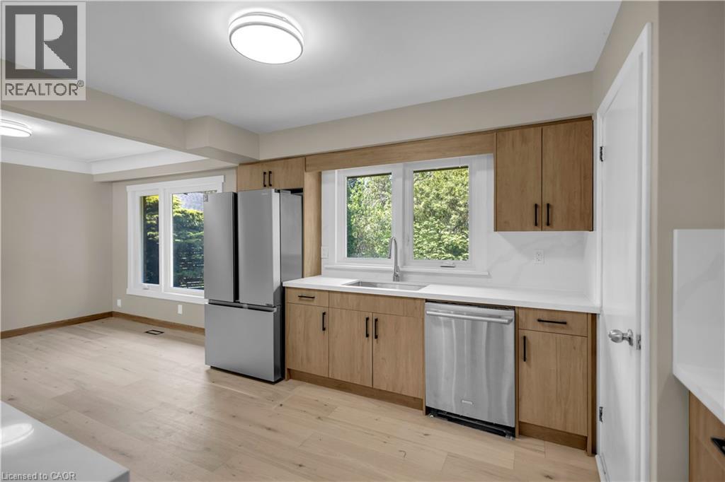 626 IROQUOIS Avenue - 11