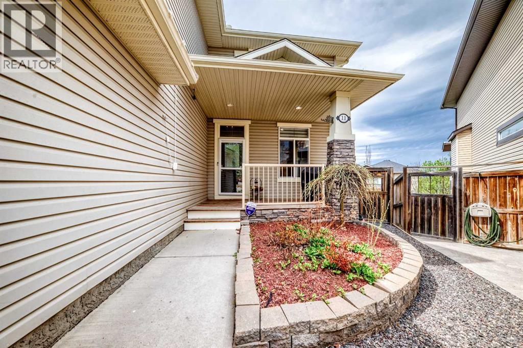 11 Cresthaven Bay SW - 2