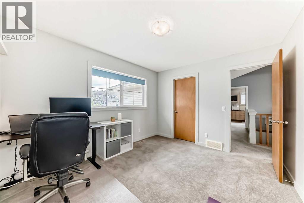 11 Cresthaven Bay SW - 33