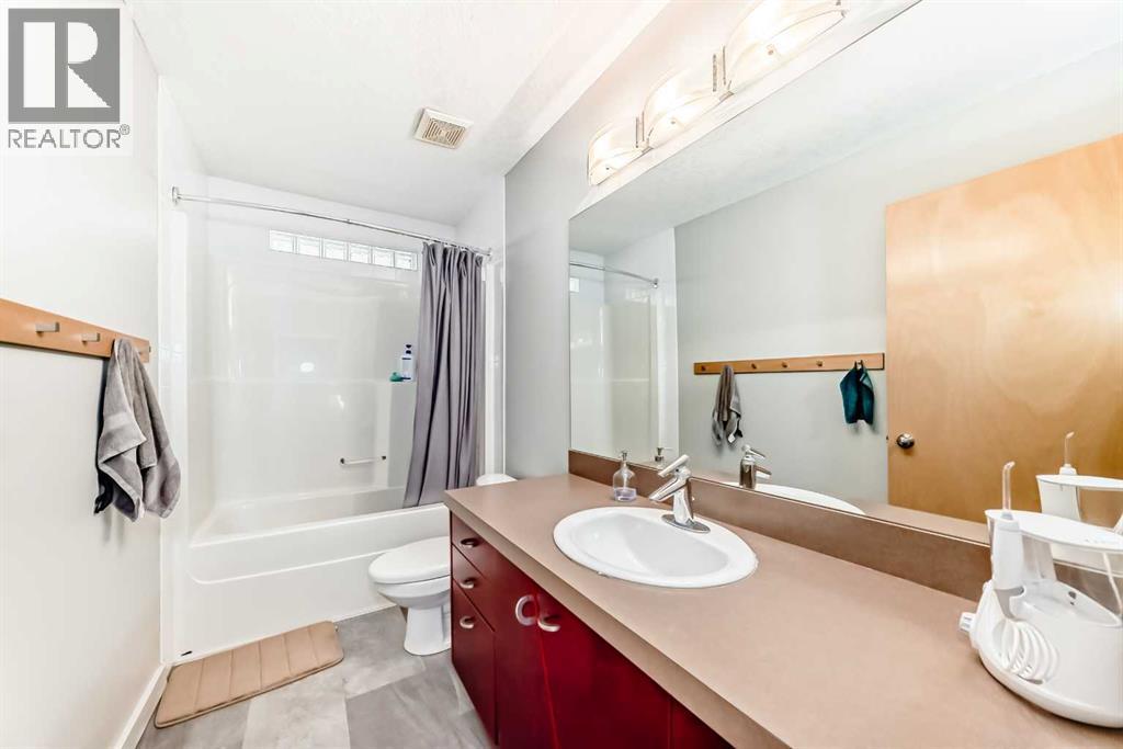 11 Cresthaven Bay SW - 34