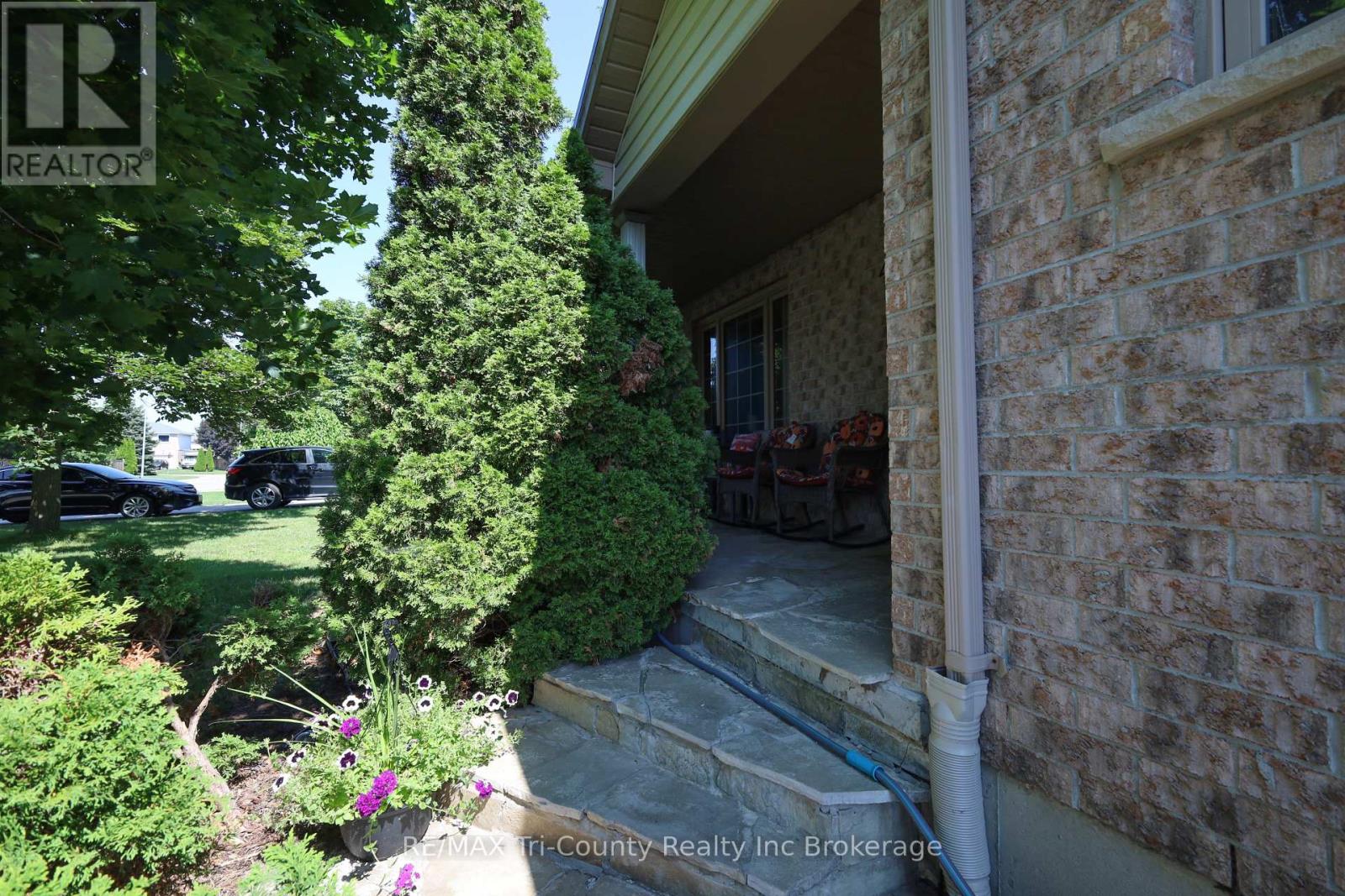 43 TRILLIUM DRIVE - 3