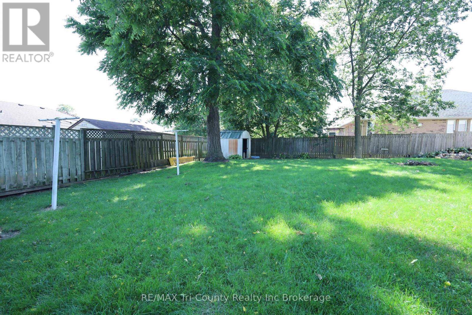 43 TRILLIUM DRIVE - 37