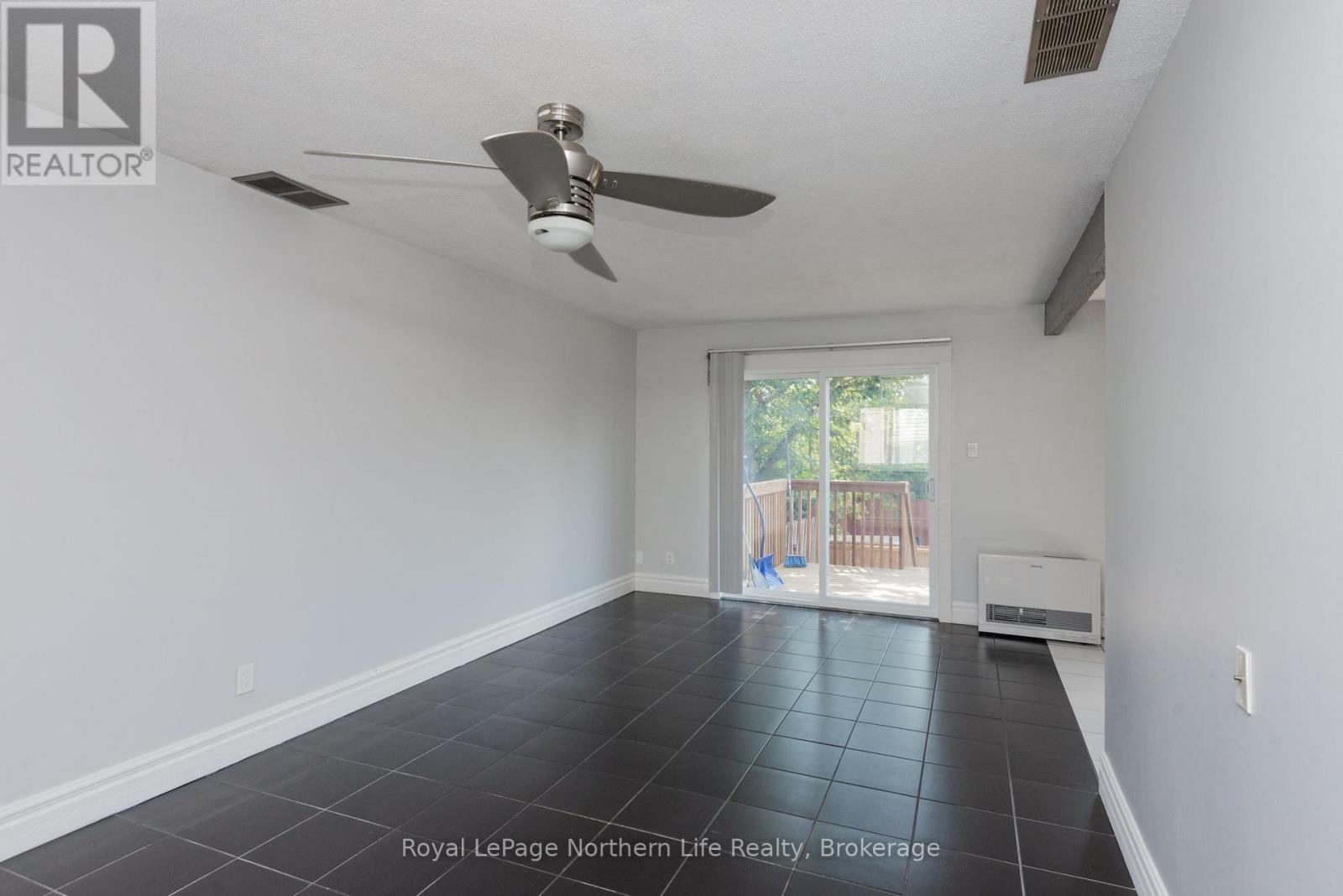 #8 850 LAKESHORE DRIVE - Image 12
