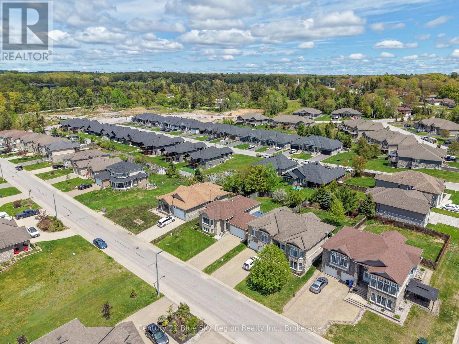 28 STONE MANOR DRIVE - 34