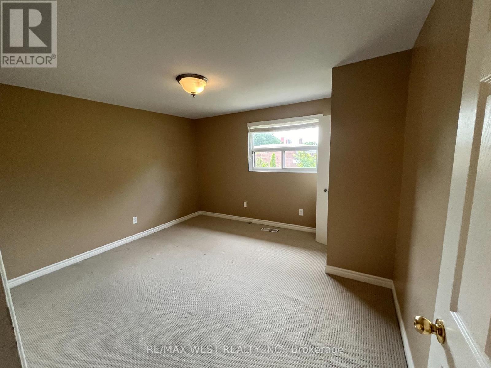 568 DUFFERIN STREET - Image 12