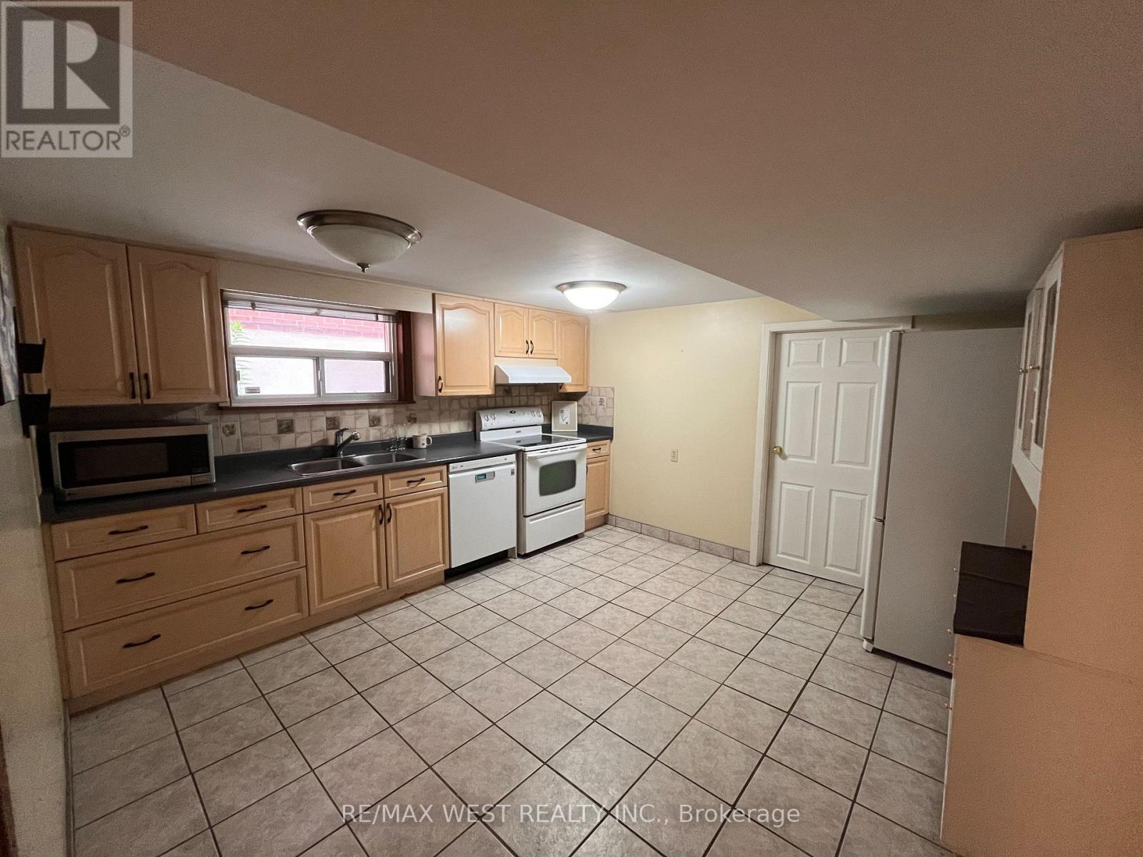 568 DUFFERIN STREET - Image 13