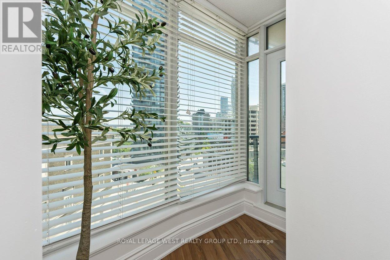 #802 8 SCOLLARD STREET - 20