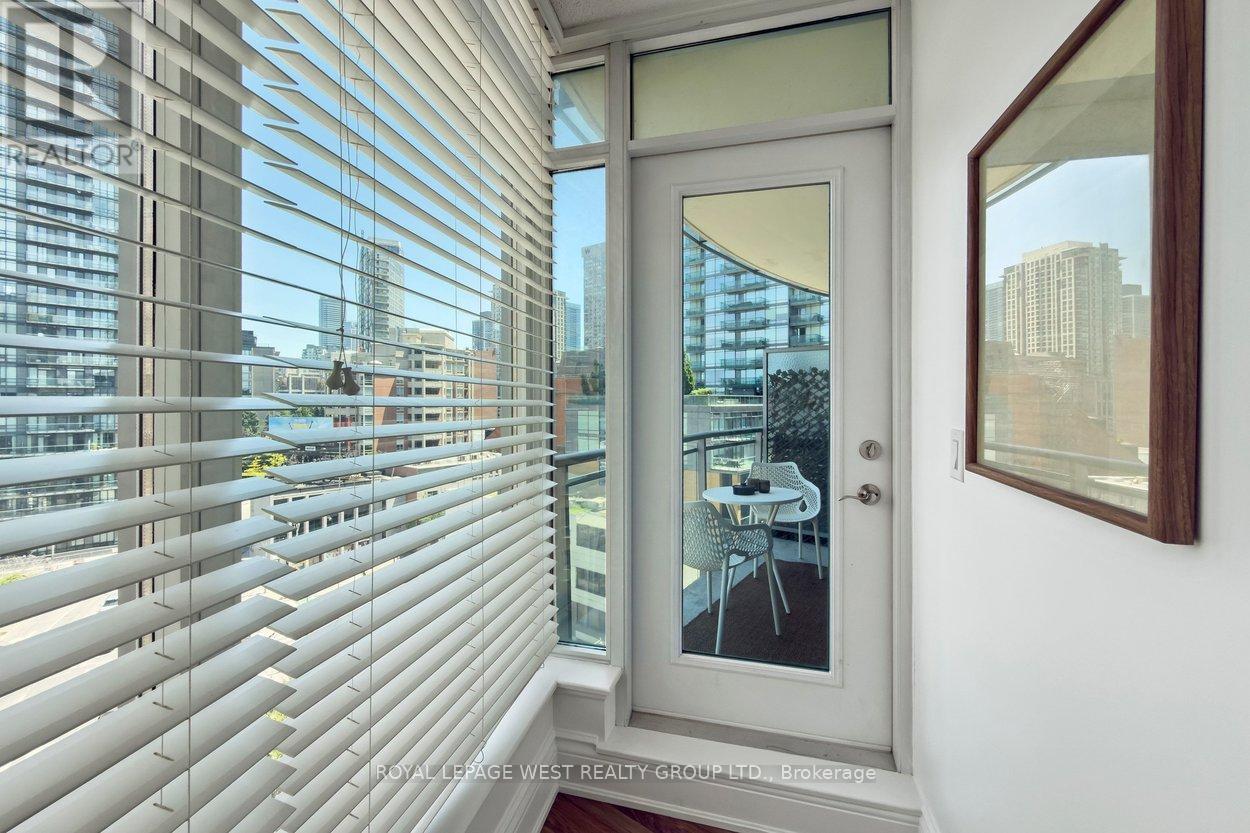 #802 8 SCOLLARD STREET - 21
