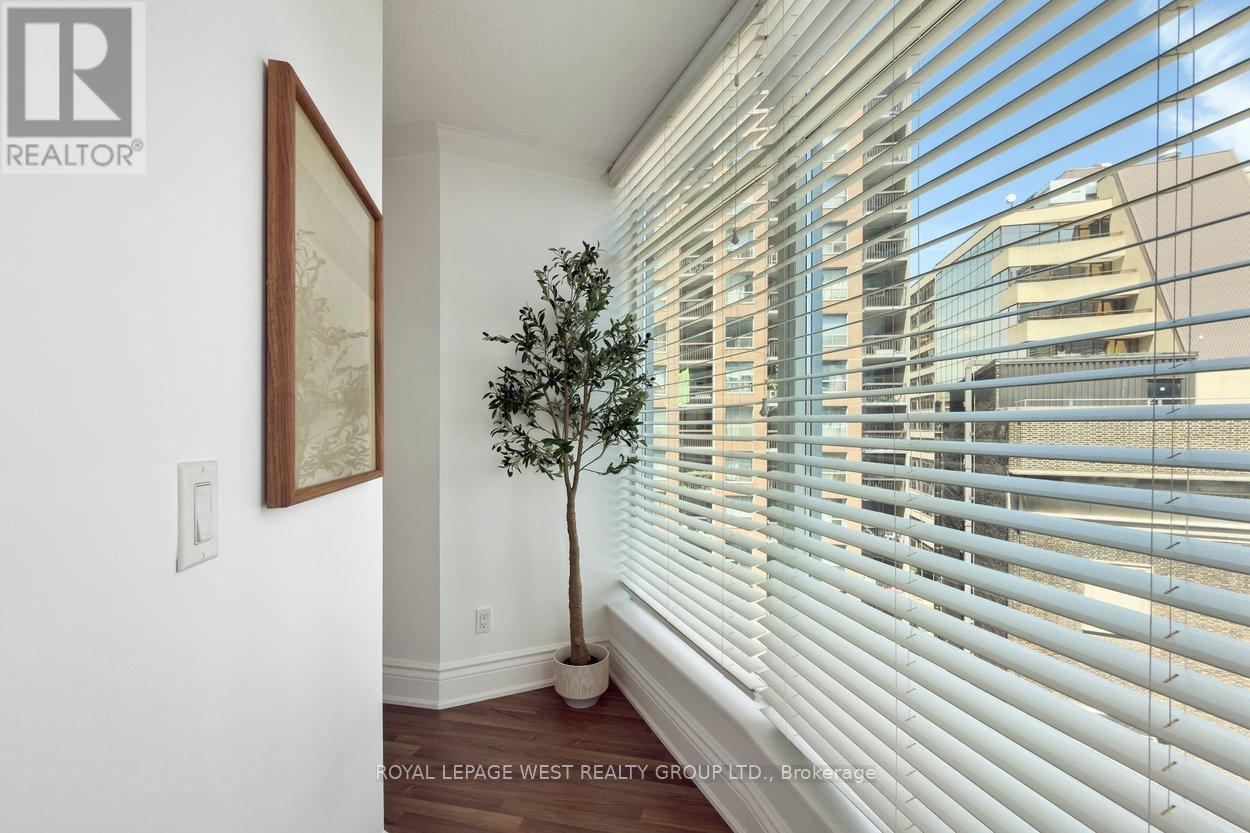 #802 8 SCOLLARD STREET - 22