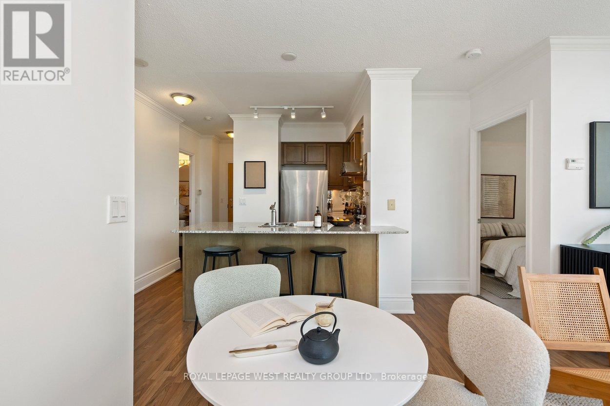 #802 8 SCOLLARD STREET - 23