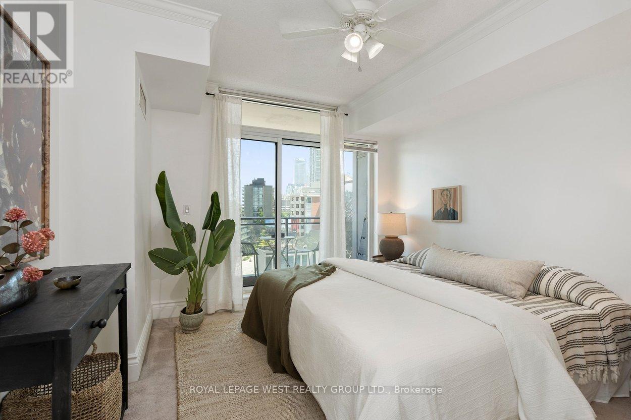 #802 8 SCOLLARD STREET - 24