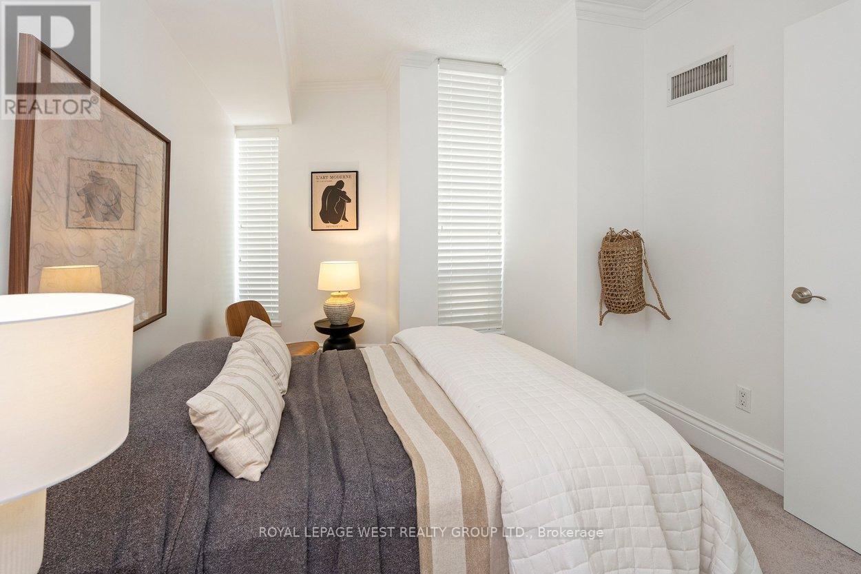 #802 8 SCOLLARD STREET - 32
