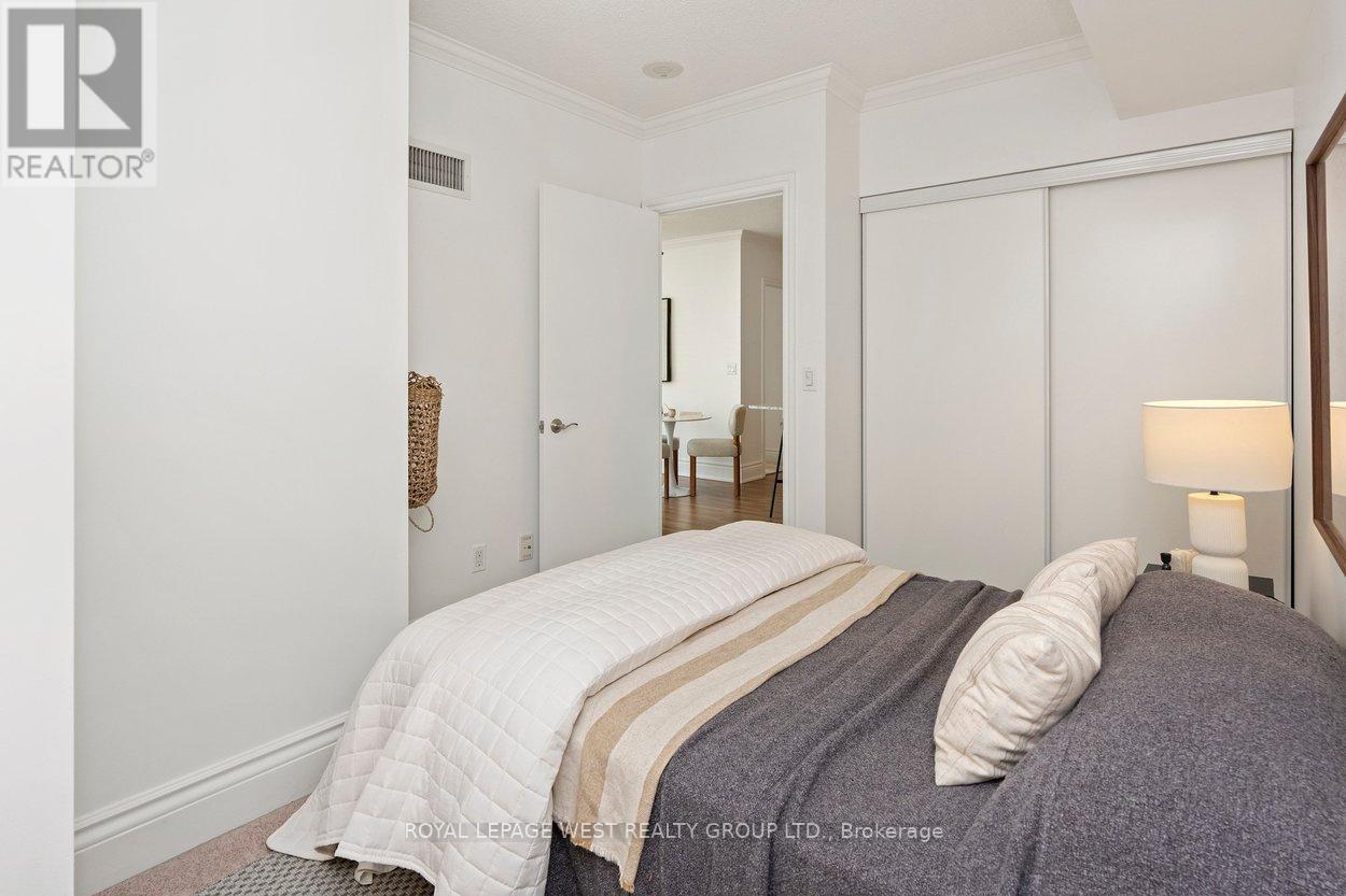 #802 8 SCOLLARD STREET - 33
