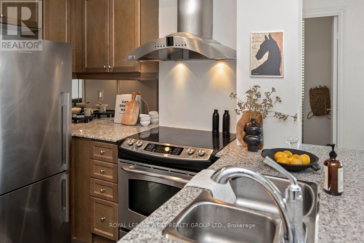#802 8 SCOLLARD STREET - 8
