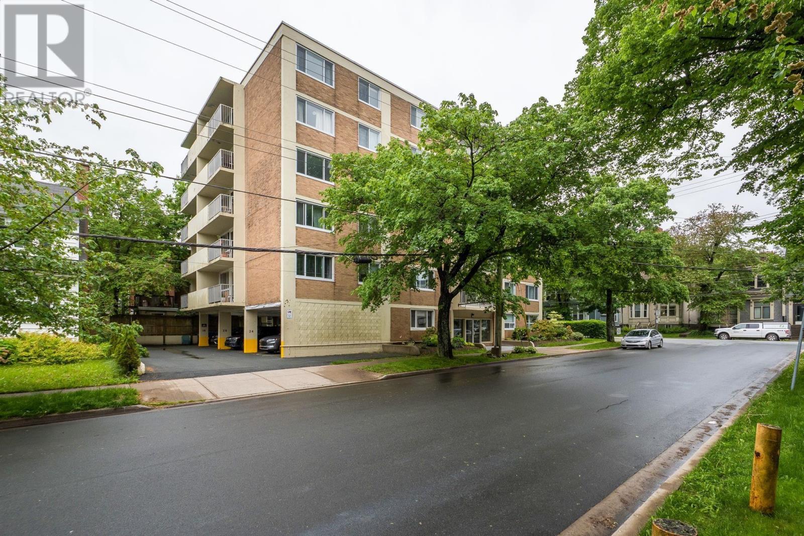 #404 990 McLean Street - 17