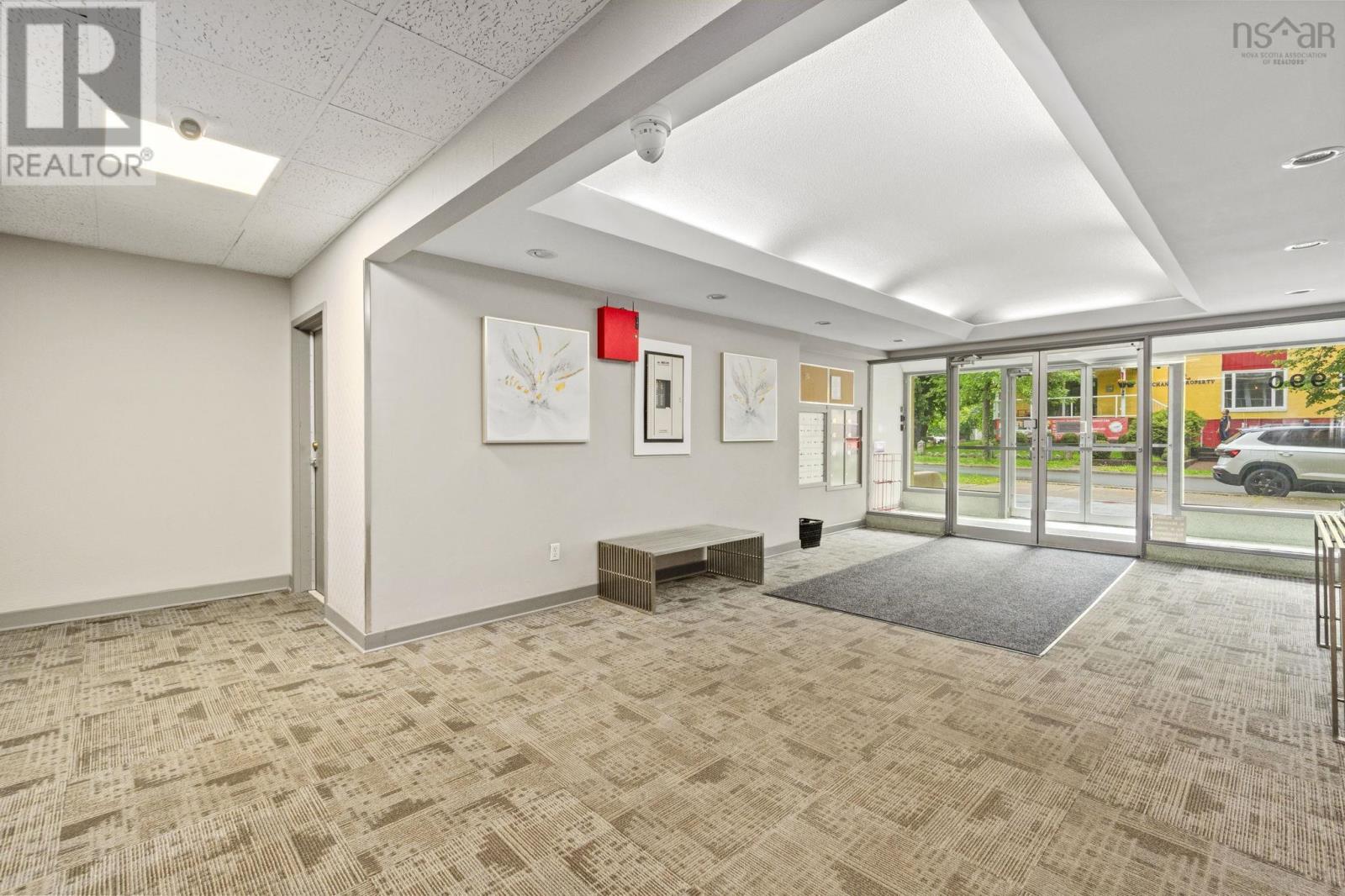 #404 990 McLean Street - 15