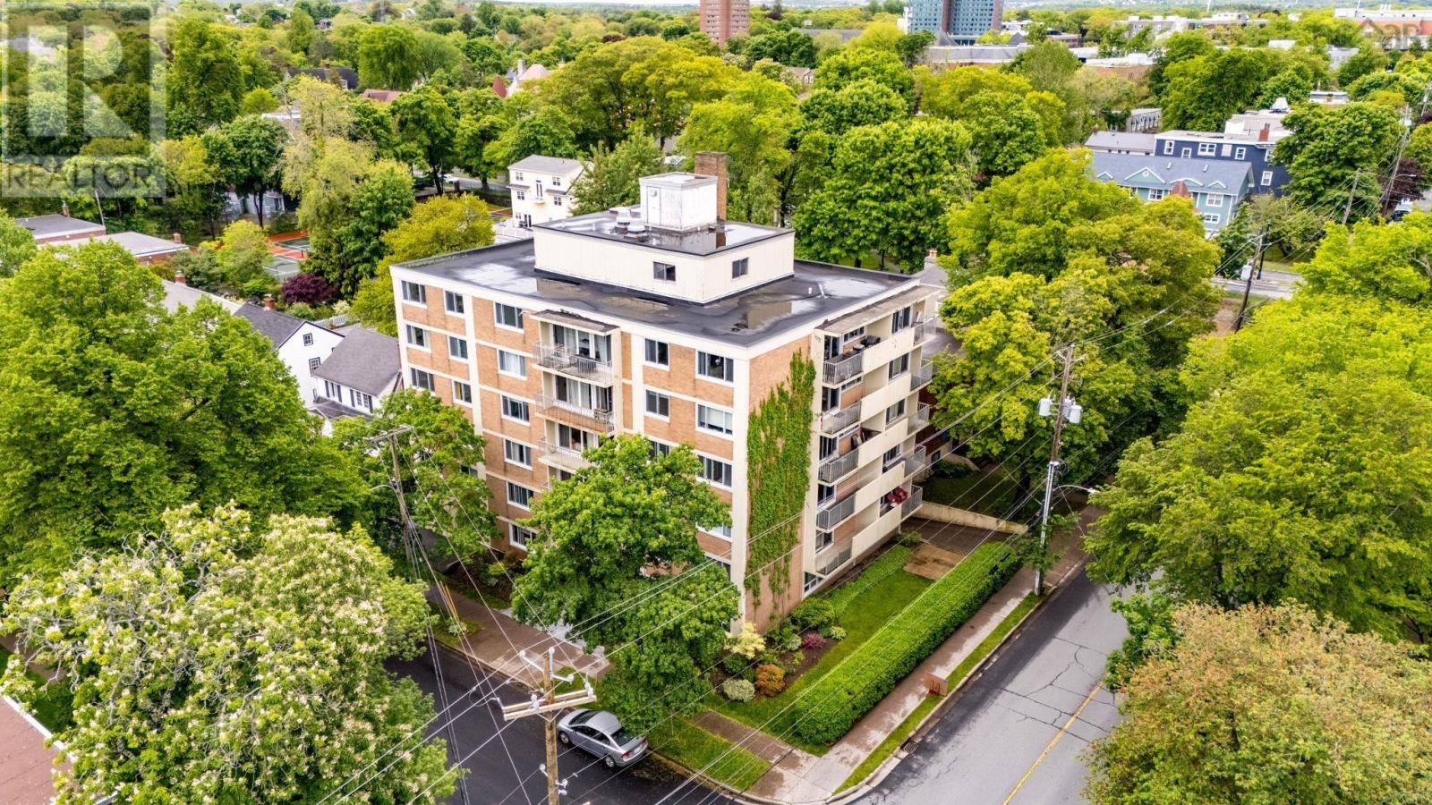 #404 990 McLean Street - 19