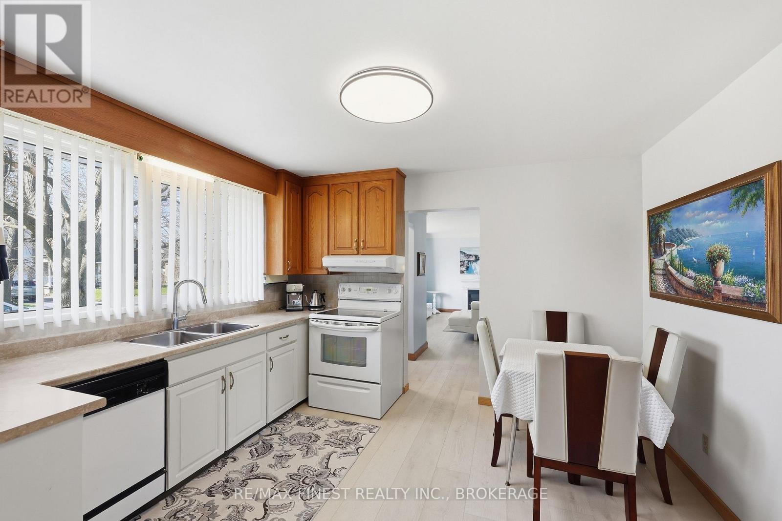 41 CAMPBELL CRESCENT - 12
