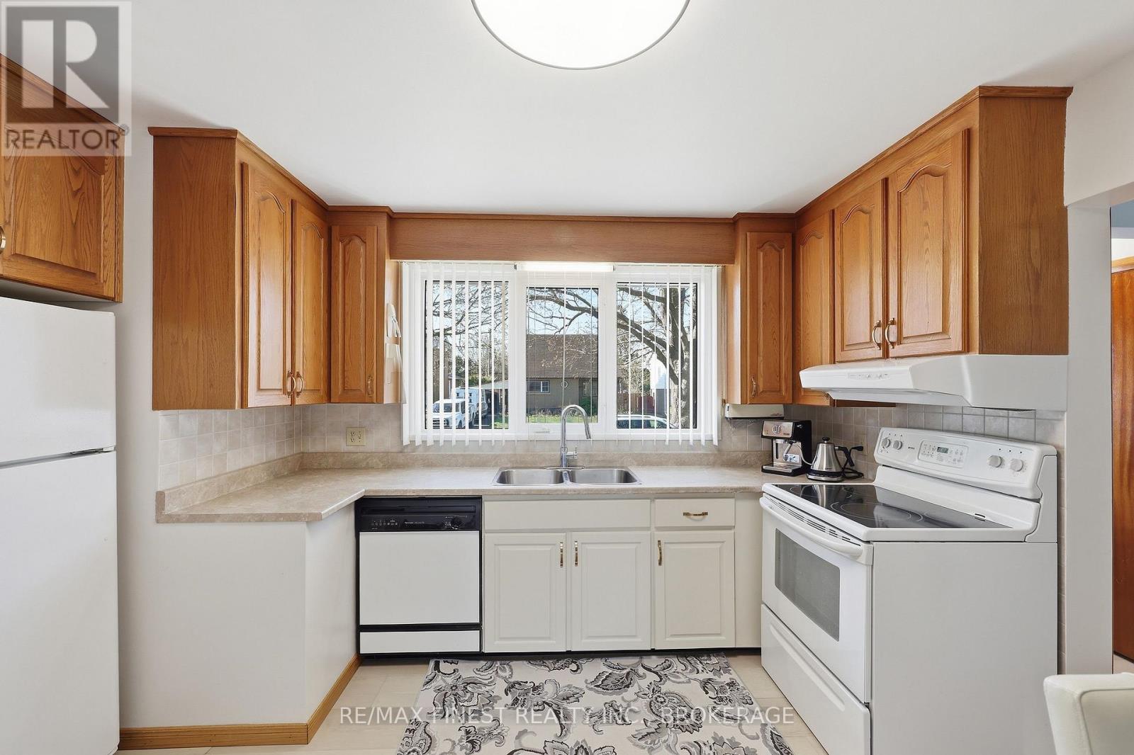 41 CAMPBELL CRESCENT - 13