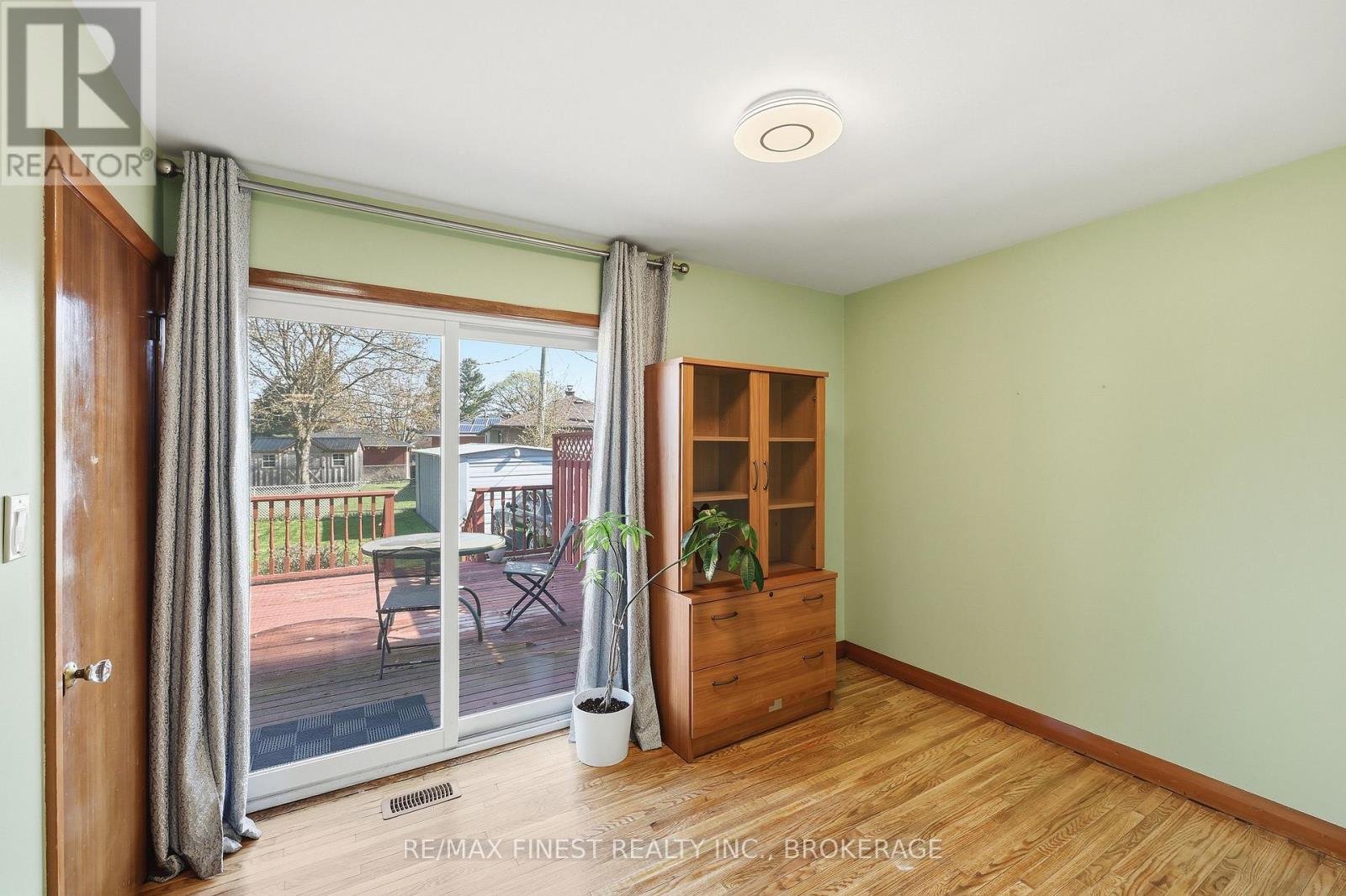 41 CAMPBELL CRESCENT - 18