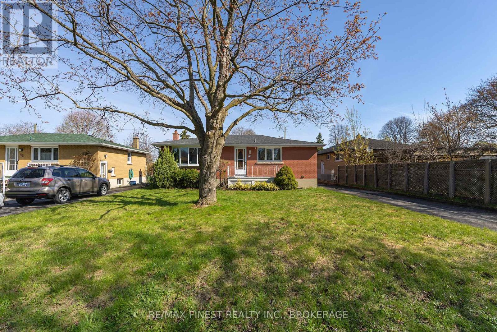 41 CAMPBELL CRESCENT - 2